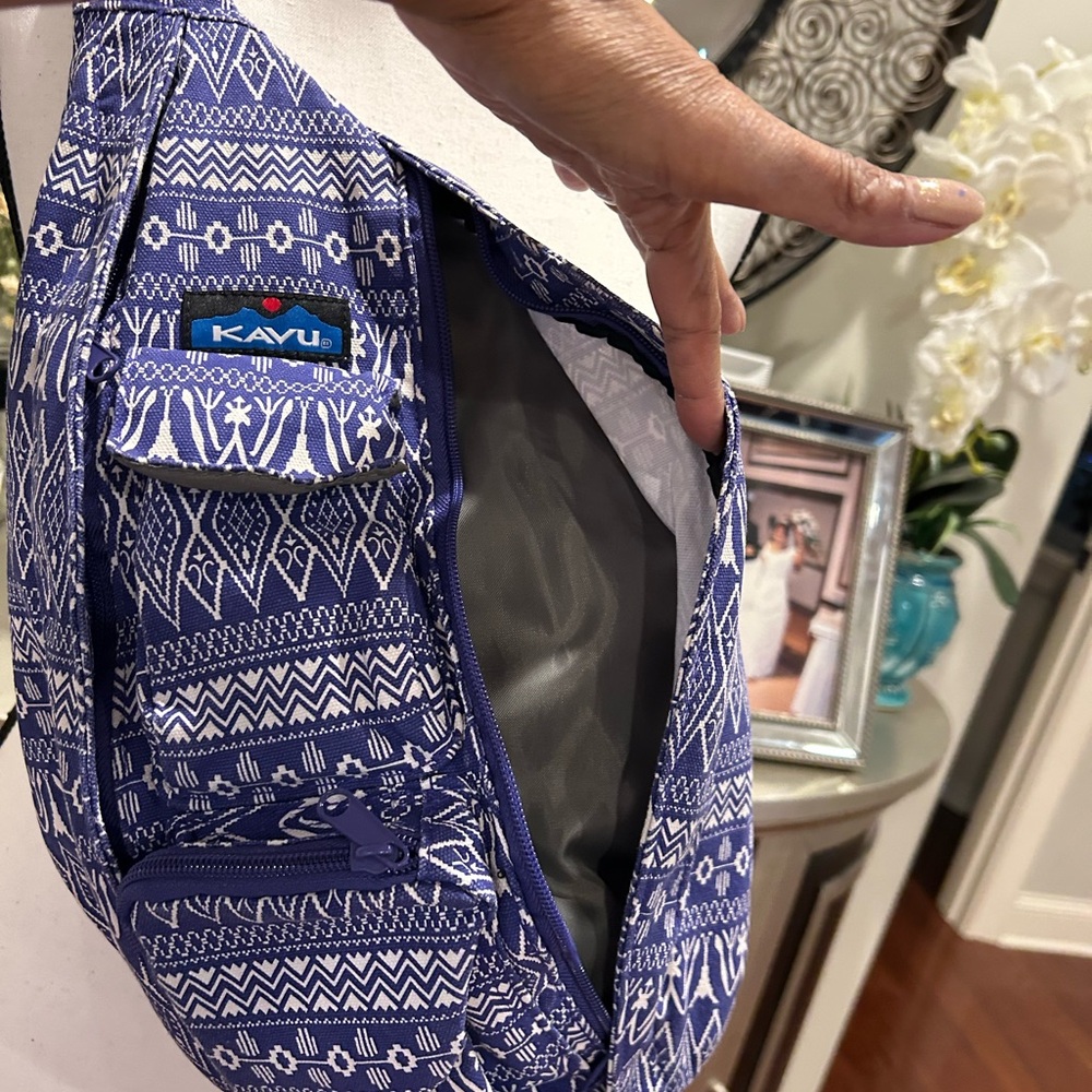 Kavu Blue & White Geometric Canvas Sling Bag - Picture 4 of 8